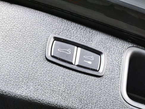 Used 2018 Porsche Macan AWD/4WD image 35