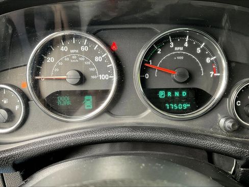 Used 2015 Jeep Wrangler Sahara w/ Connectivity Group AWD/4WD image 13