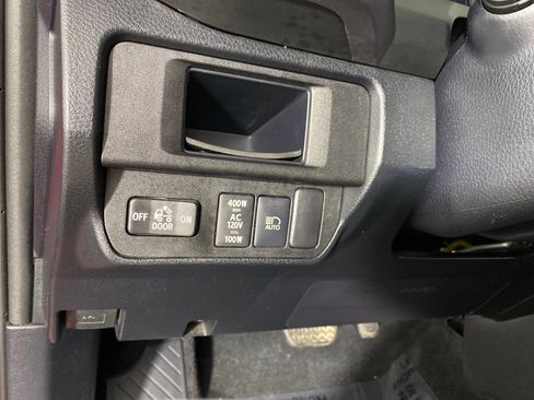 Used 2019 Toyota Tacoma TRD Off-Road AWD/4WD image 24