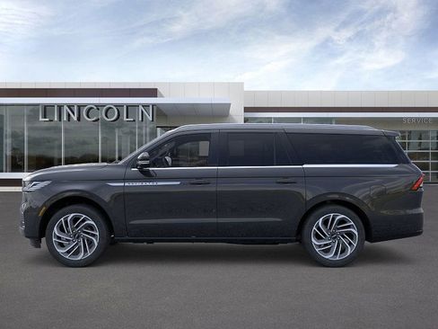New 2026 Lincoln Navigator L Reserve AWD/4WD image 3