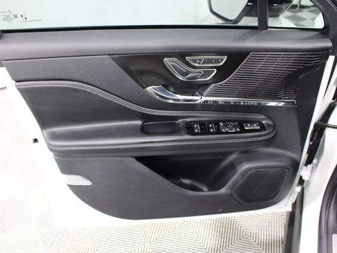 Used 2022 Lincoln Corsair AWD w/ Premium Package image 5