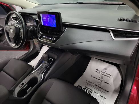 Used 2024 Toyota Corolla LE FWD image 31