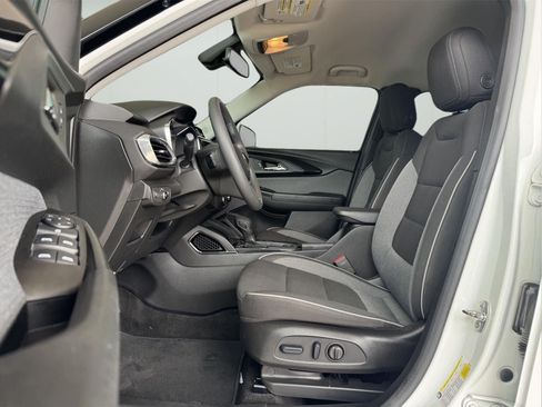 Used 2023 Chevrolet TrailBlazer LT w/ Convenience Package AWD/4WD image 11