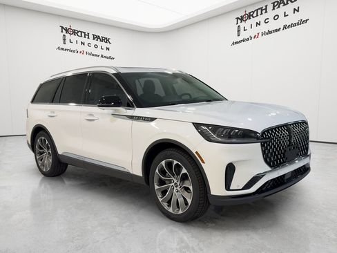 New 2026 Lincoln Aviator 2WD image 3