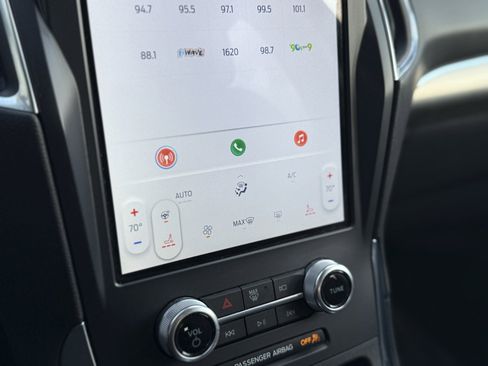 Used 2022 Ford Edge Titanium image 24