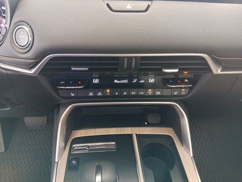 Certified 2025 MAZDA CX-90 Plug-In Hybrid w/Premium Sport image 24