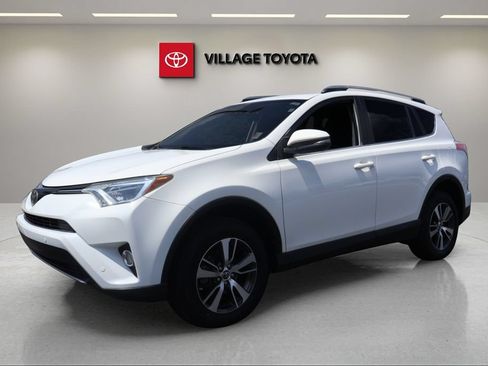 Certified 2018 Toyota RAV4 XLE FWD image 1