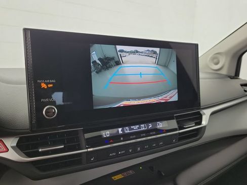 Used 2025 Toyota Sienna XLE w/ XLE Plus Package FWD image 30