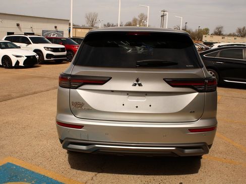 New 2025 Mitsubishi Outlander SE image 6