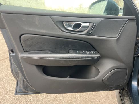 Used 2022 Volvo V60 T5 Cross Country w/ Climate Package image 10