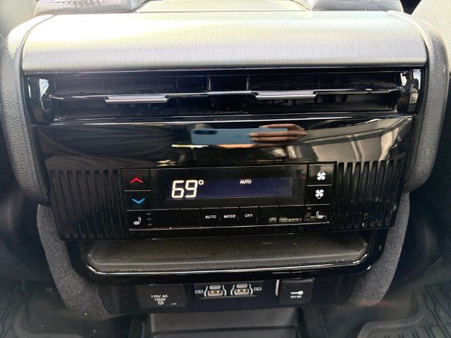 Used 2024 Jeep Wagoneer Series II w/ Convenience Group I AWD/4WD image 19