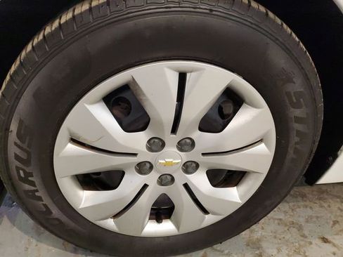 Used 2015 Chevrolet Cruze LS image 28