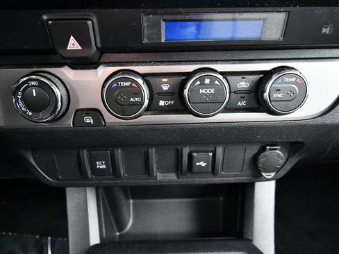 Used 2022 Toyota Tacoma SR AWD/4WD image 54