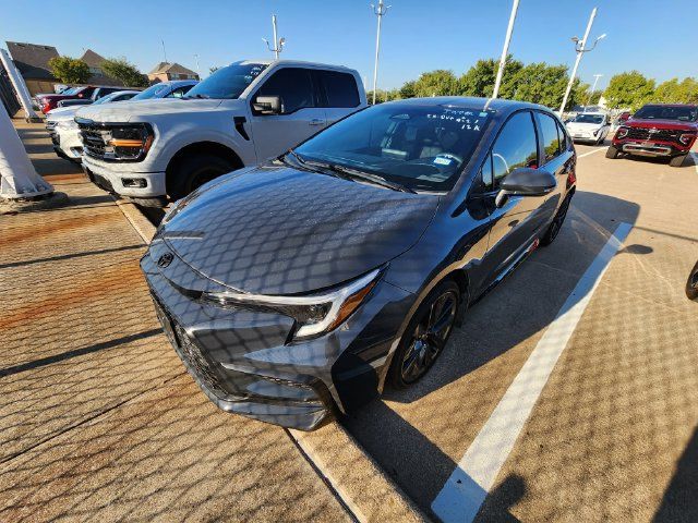 Used 2025 Toyota Corolla SE FWD image 3