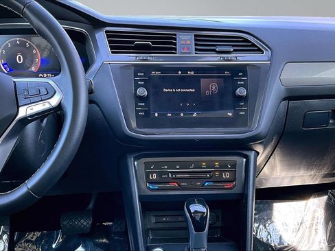 Used 2023 Volkswagen Tiguan SE w/ Panoramic Sunroof Package AWD/4WD image 24