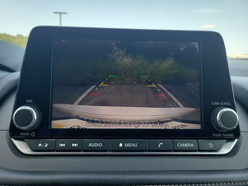 Used 2024 Nissan Rogue SV AWD/4WD image 19