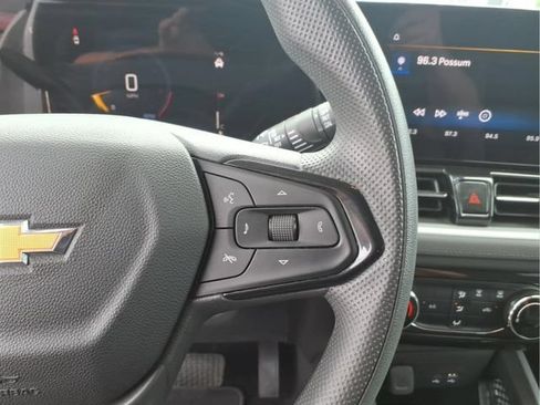 Used 2025 Chevrolet TrailBlazer LT AWD/4WD image 24