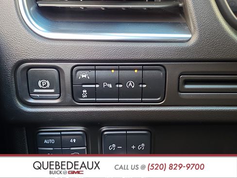 Used 2024 GMC Yukon SLE w/ Gmc Pro Safety Plus Package AWD/4WD image 25