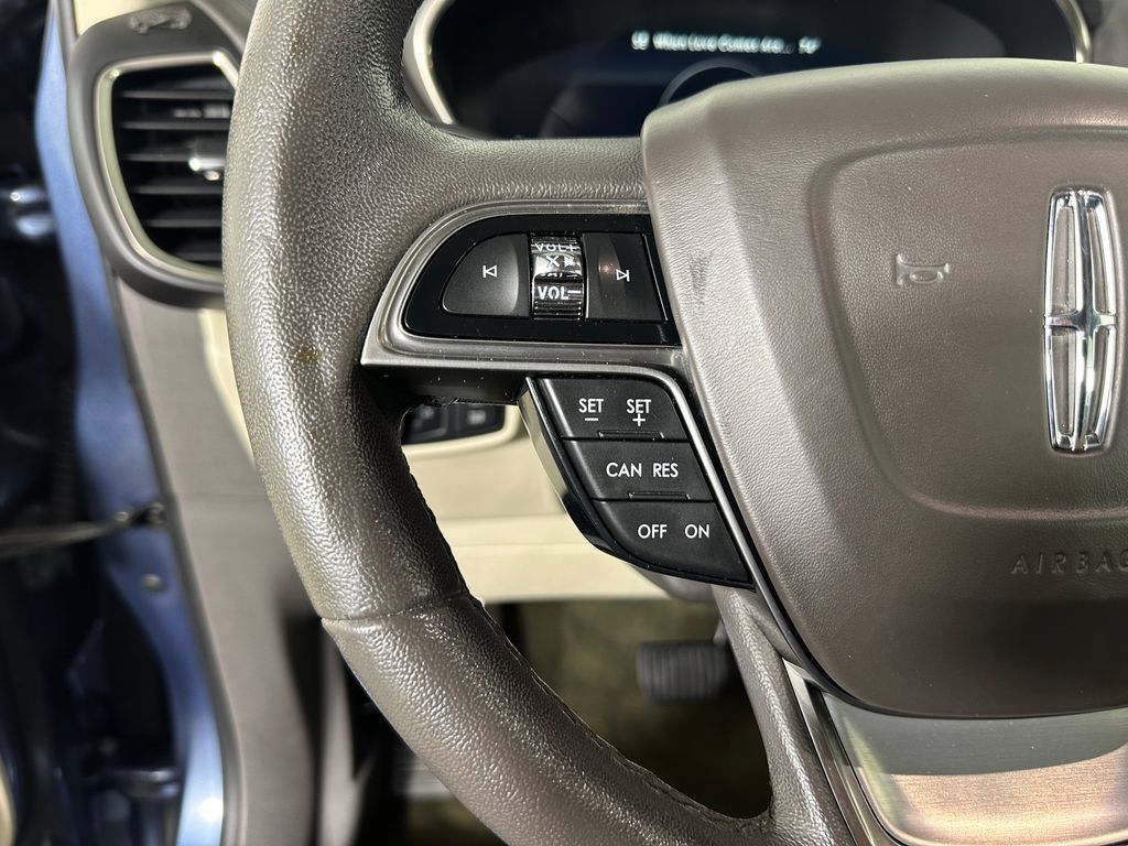 Used 2019 Lincoln Nautilus Premier AWD/4WD image 11