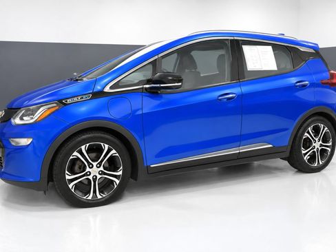 Used 2017 Chevrolet Bolt Premier w/ Driver Confidence II Package FWD image 2