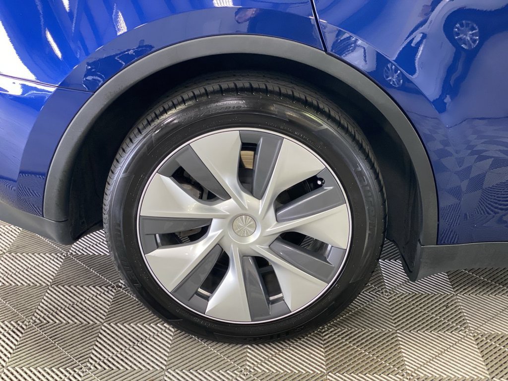 Used 2023 Tesla Model Y Long Range AWD/4WD image 37