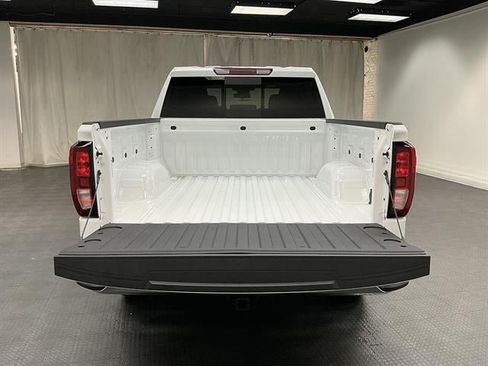 New 2026 GMC Sierra 1500 SLE w/ Preferred Package AWD/4WD image 39