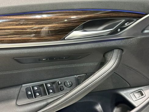 Used 2018 BMW 530i w/ Premium Package RWD image 12