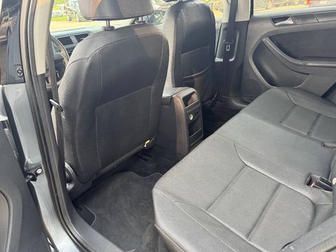 Used 2011 Volkswagen Jetta SE FWD image 15