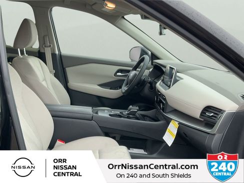 Used 2025 Nissan Rogue SV FWD image 11