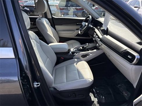 Used 2023 Kia Telluride EX w/ EX Captain's Chair Package image 9