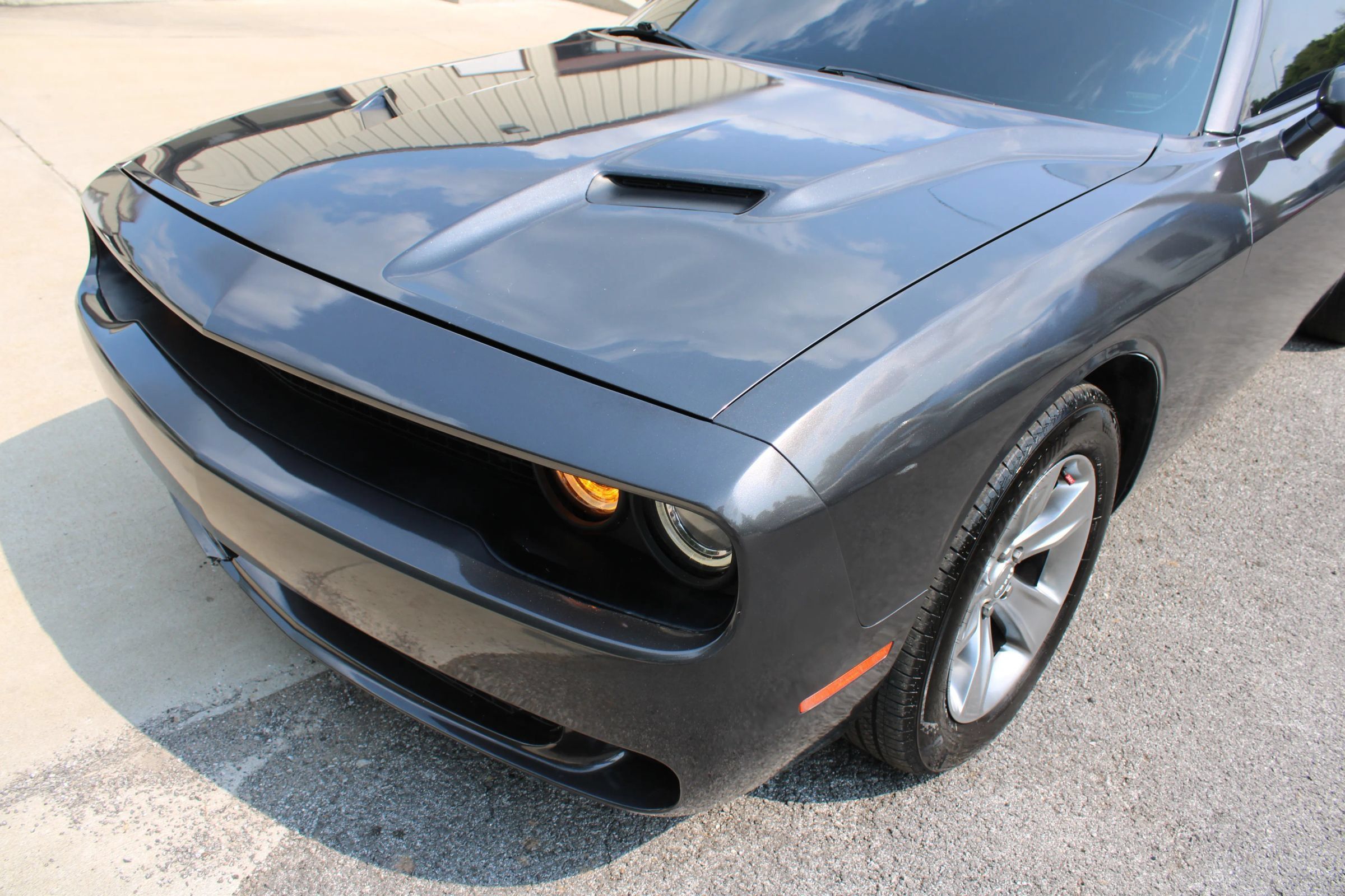 Used 2018 Dodge Challenger SXT RWD image 3
