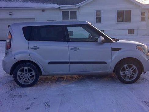 Used 2011 Kia Soul + w/ Audio Pkg image 12