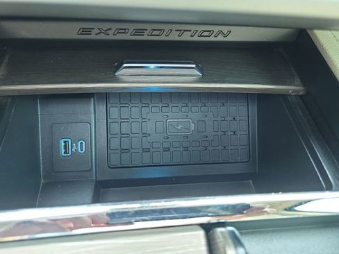 Used 2024 Ford Expedition Max Limited AWD/4WD image 25