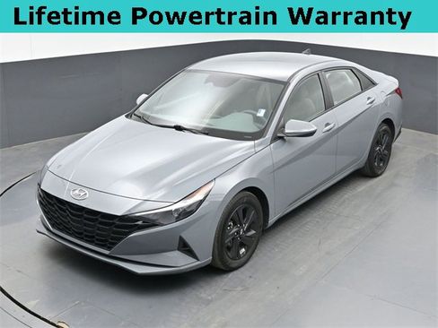 Used 2022 Hyundai Elantra SEL image 2