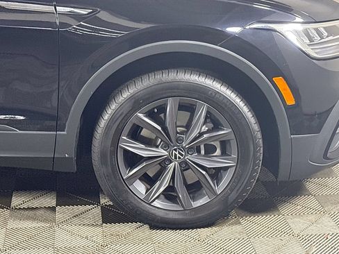Certified 2022 Volkswagen Tiguan SE w/ Panoramic Sunroof Package AWD/4WD image 24