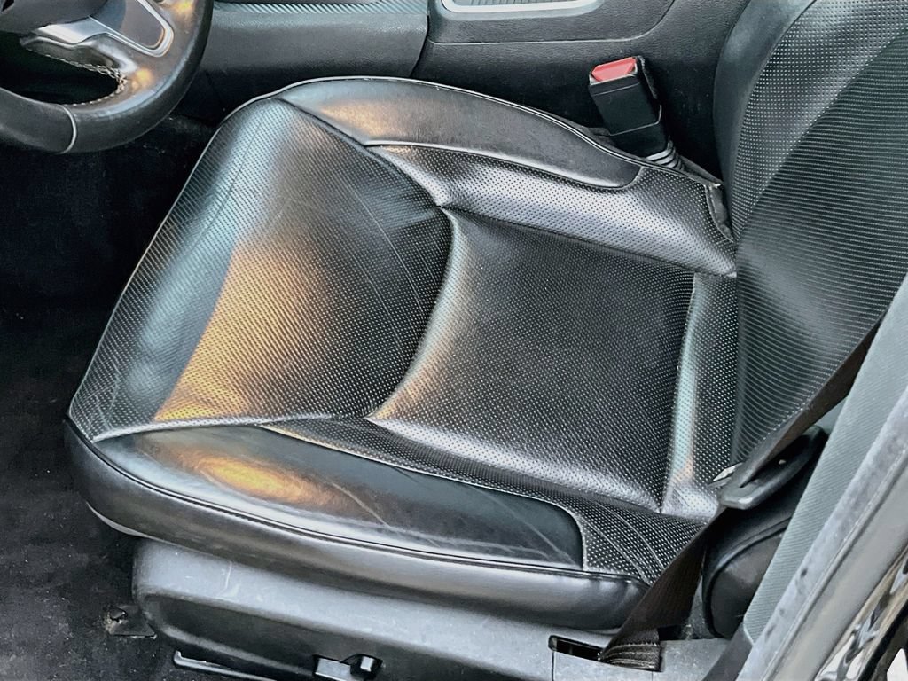 Used 2019 Chrysler 300 Limited RWD image 18