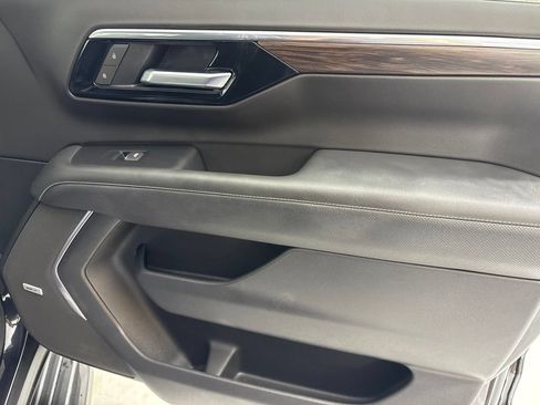Certified 2025 Chevrolet Suburban Premier AWD/4WD image 17