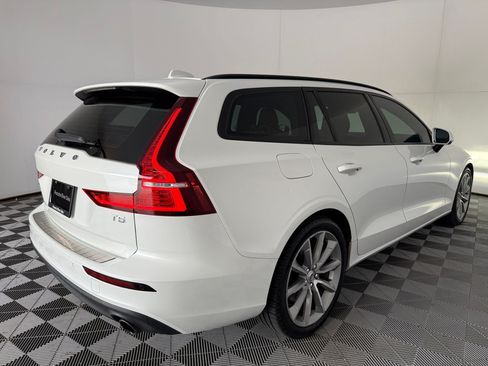 Used 2020 Volvo V60 T5 Momentum FWD image 9