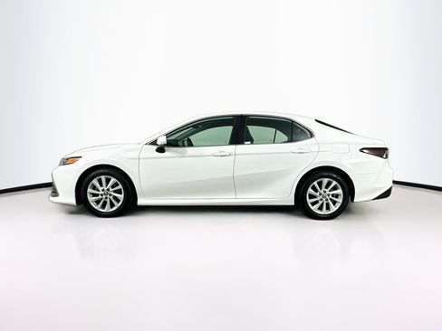 Used 2022 Toyota Camry LE FWD image 4