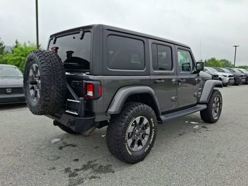 Used 2018 Jeep Wrangler Unlimited Sahara AWD/4WD image 6