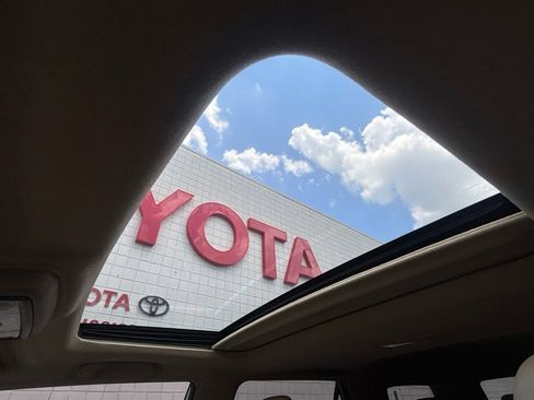 Used 2023 Toyota 4Runner SR5 Premium w/ Moonroof Package RWD image 19