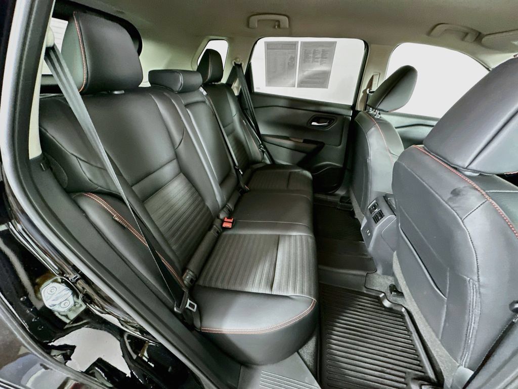 Certified 2026 Nissan Rogue SV AWD/4WD image 33