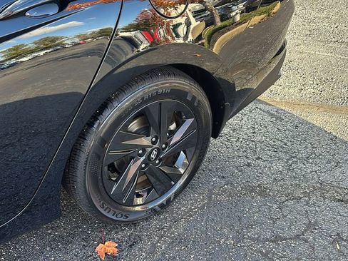 Used 2022 Hyundai Elantra Blue image 9