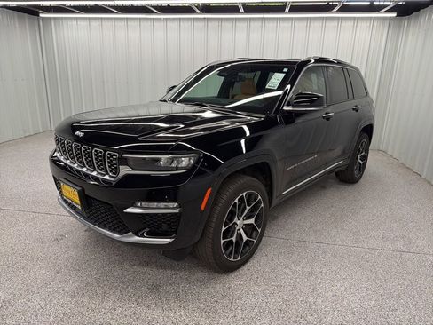 Used 2023 Jeep Grand Cherokee Summit AWD/4WD image 3