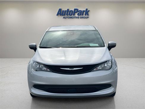 Used 2023 Chrysler Voyager LX image 2