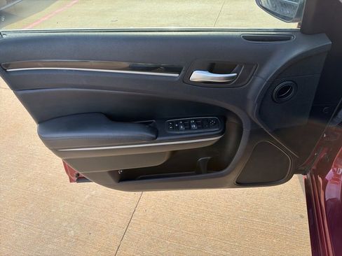 Used 2023 Chrysler 300 Touring RWD image 12
