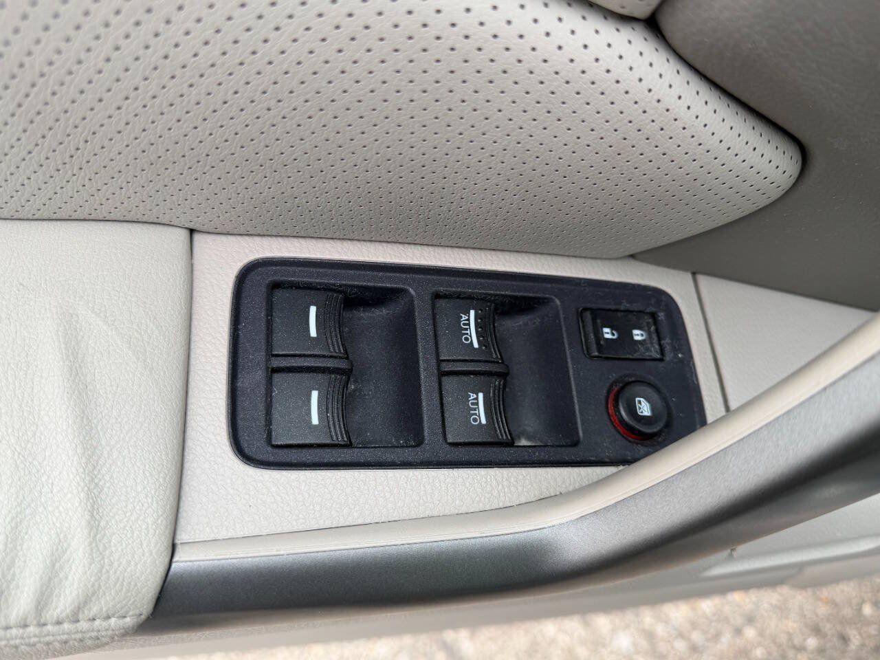 Used 2010 Acura RDX SH-AWD image 16