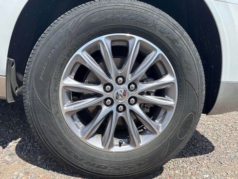Used 2023 Buick Enclave Essence image 12
