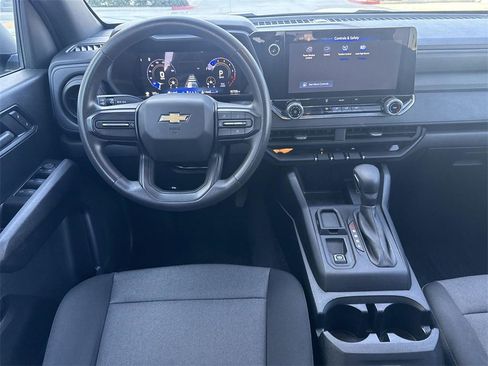 Used 2024 Chevrolet Colorado W/T image 18