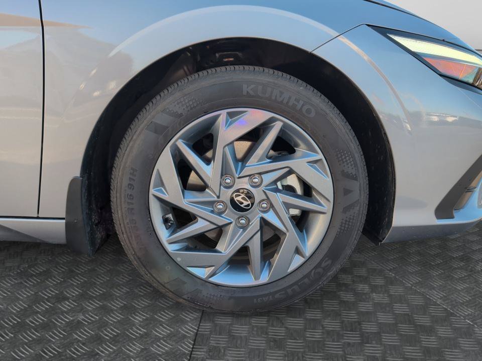 Used 2026 Hyundai Elantra Hybrid FWD image 25